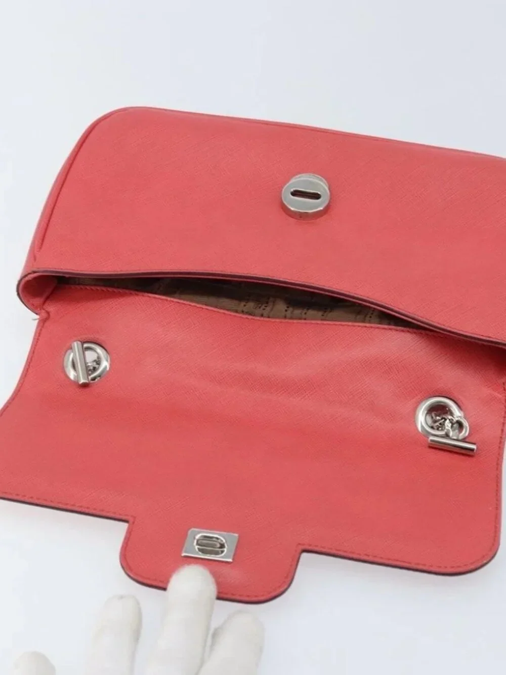 Salvatore Ferragamo Gancini Chain Shoulder Bag Leather Pink Silver Auth AMZ563A
